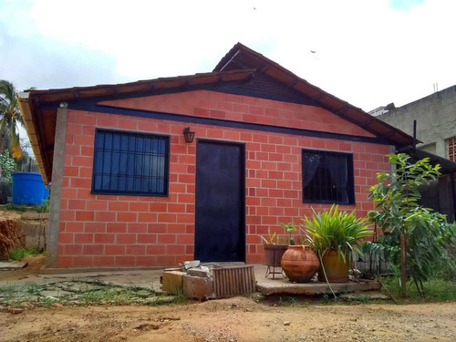 Imagen 2 de 7 de Vendo Casa 60m2 3h/1b/3p Playa Grande 5479