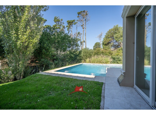 Pinamar , Casa Cul De Sac De Alamos Con Piscina Y Gas Natural
