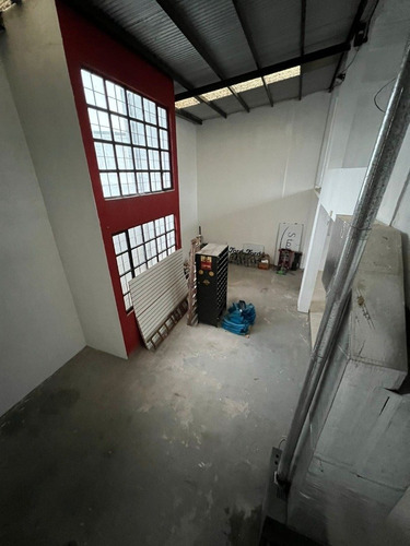 Imagen 23 de 30 de Local Sobre Av. Colón De 226m2 Aproximadamente