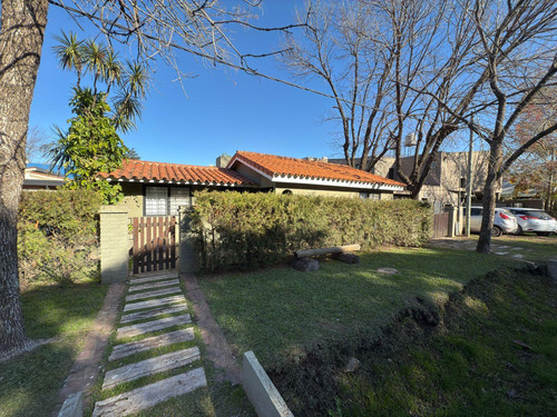 Venta Casa De 3 Dormitorios En Funes