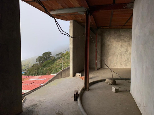 Ls Vende Terreno Con 75% Casa Construida El Junquito
