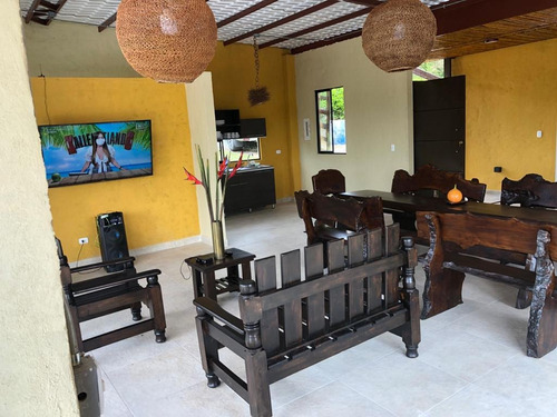 Imagen 4 de 14 de Venta De Chalet En Conjunto Cerrado Vía Barcelona