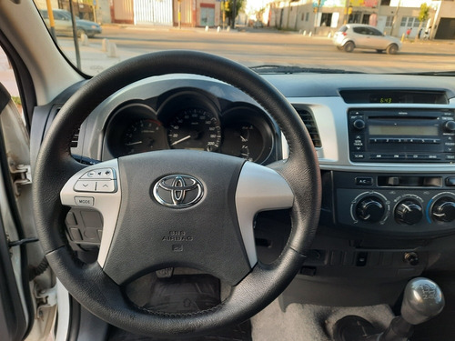 Imagen 12 de 19 de Toyota Hilux Dx 2.5 Doble Cabina