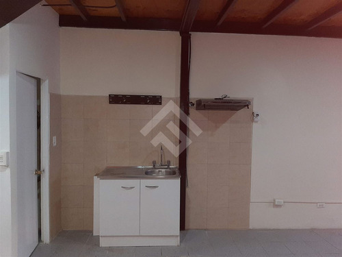 Casa En Venta De 2 Dorm. En Recoleta