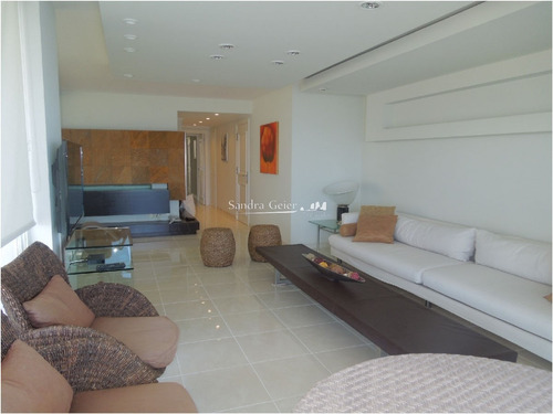 Alquiler Apartamento Primera Linea 3 Dormitorios Y Dependencias- Ref: 1011