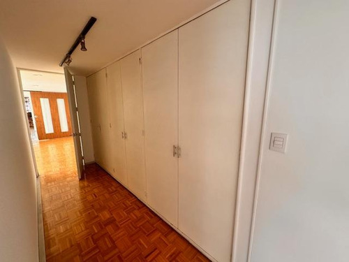 Penthouse En 3 Niveles De 420m2, Amplia Terraza Privada, Vigilancia, Excelente Ubicación.