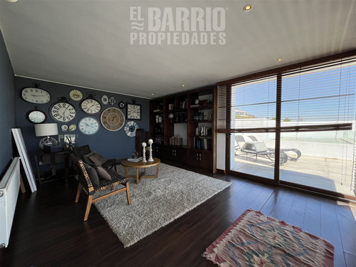 Casa En Venta De 4 Dorm. En Hacienda Chicureo