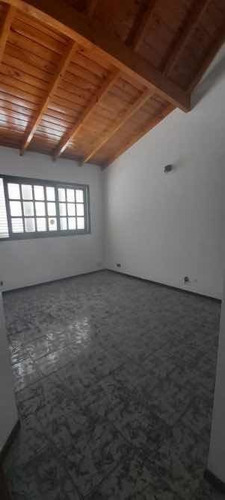 Imagen 11 de 13 de Hermoso Chalet En Esquina , Zona Centrica De Llavallol