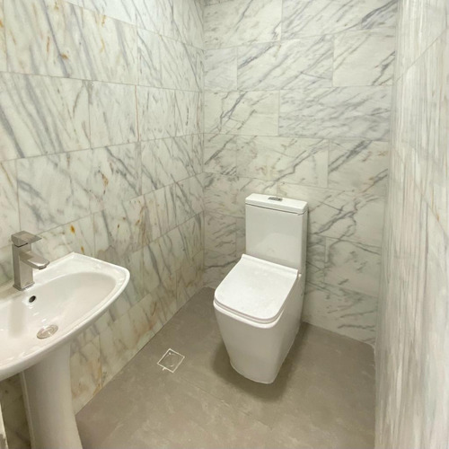 Torre Comercial En Venta 3.000 M2 - Urb. Las Mercedes