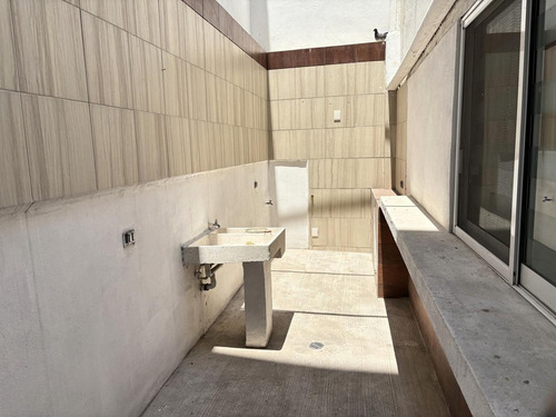Casa En Venta Con Dictamen De Uso De Suelo Para Oficinas Super Céntrica En Valle Alamada, Querétaro