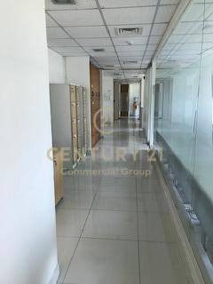 Imagen 14 de 17 de Vendo Espectacular Oficina En Pleno Barrio El Golf
