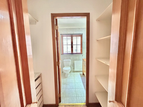 Amplia Casa Con Parquet, Luz Natural En El Corazón De Vitacu