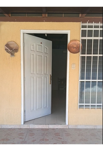 Casa / Venta / Turmero/ Urb. Valle Lindo / 182m² / 3 Hab/ 2 Baños/ 4 Pe/ 4 Maleteros