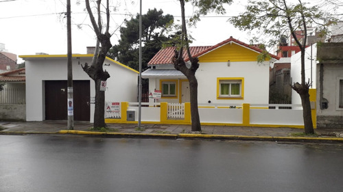 Casa Con Lote Pleno Centro A 100 Metros Del Mar Santa Teresita 