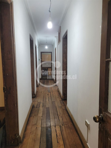 Casa En Venta De 6 Dorm. En Providencia
