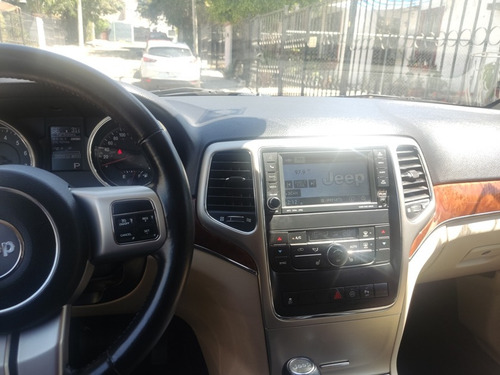 Jeep Grand Cherokee Laredo V6 4x2 At