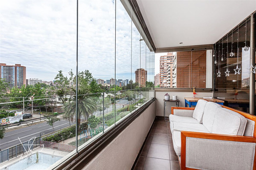 Amplio Departamento En Venta De 3 Dorm. En Las Condes