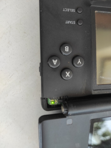Nintendo 3ds Lite Para Reparar O Repuesto Cargador Y Forro (Usado)