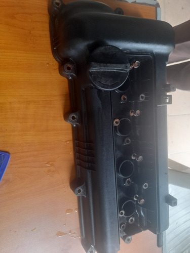 Imagen 3 de 4 de Medio Motor Y Tapa Valvula Hundai Negociable
