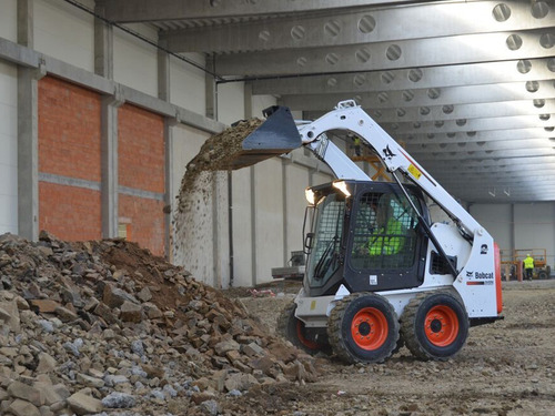 Imagen 15 de 18 de Minicargadora Bobcat, Desde