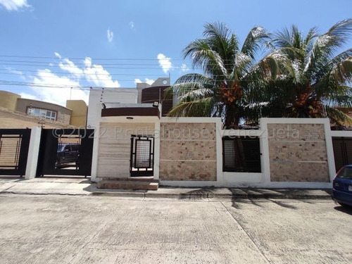 Vende Casa En Urbanización Las Amazonas En Santa Rita 23-6833 Yjs