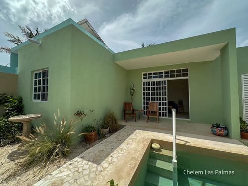 Encantadora Casa De Una Planta Las Palmas En Venta Ubicada En Chelem Puerto.