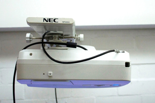 Imagen 7 de 8 de Video Proyector Nec Um3300w Vida Útil De La Lampara 46%