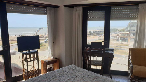Imagen 5 de 11 de Duplex Con Parrilla Frente Al Mar. Av. Bunge Y El Mar. Coch