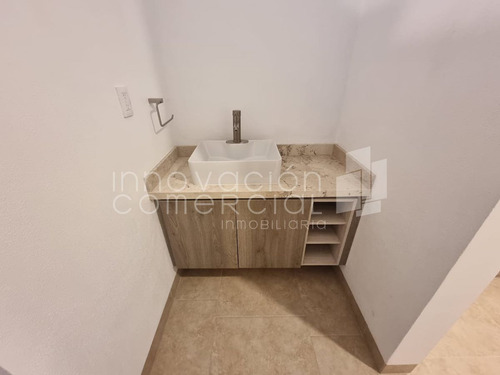 Casa En Venta De 4 Recámaras, En El Refugio, Torre De Piedra