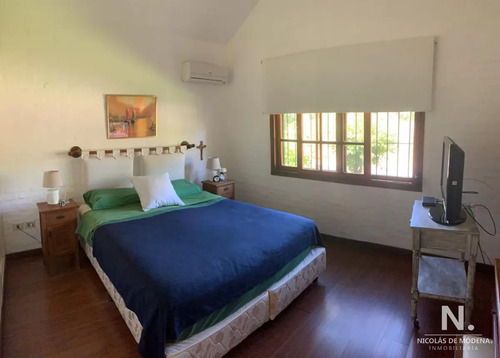 Hermosa Casa De Dos Plantas En La Arbolada