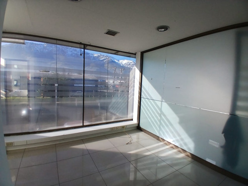 Excelente Local Comercial Para Automotriz En Arriendo