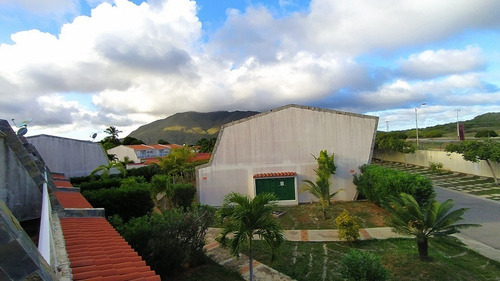 Imagen 12 de 14 de Re/max 2mil Vende Cómodo Y Atractivo Townhouse En Urb. Brisas De San Miguel - Isla De Margarita