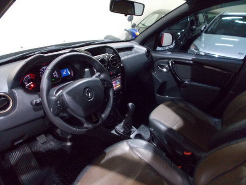 Renault Duster 1.6 Dynamique Dakar 2016 (top) + Midnav