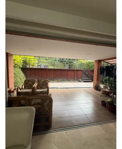 Casa Envigado Con Piscina Privada- 3alcobas-estudio- Área Total 397mt2