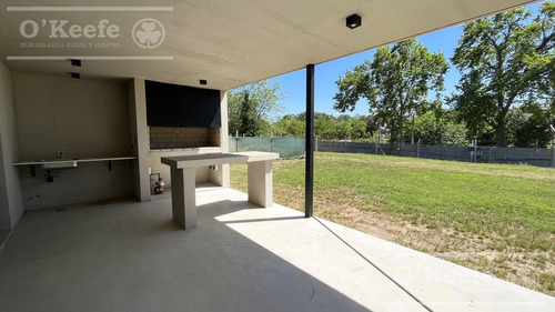 Casa En Venta De 4 Ambientes Greenville Polo