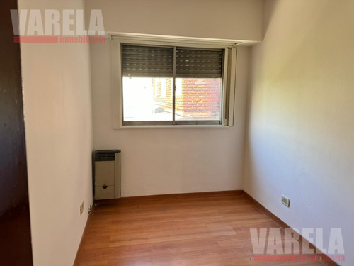 Riglos 800 P2° Con Renta: 4 Amb. Cfte. C/ Balcón Francés. 2 Bños. A Mtrs. De Av. Directorio.