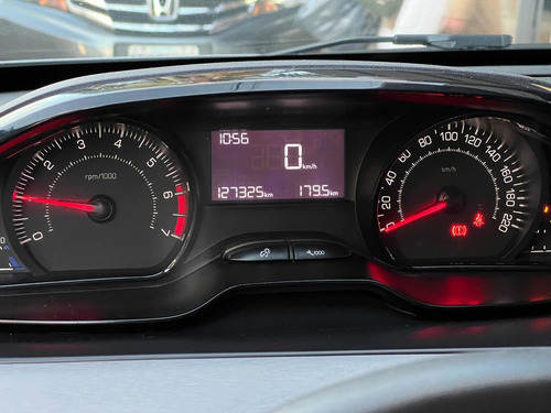 Imagen 12 de 13 de Peugeot 208 1.5 Allure /// 2015 - 127.000km