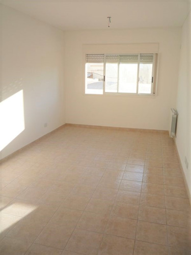 Imagen 3 de 11 de Retasado - Departamento 2 Ambientes En Venta En Pilar Centro