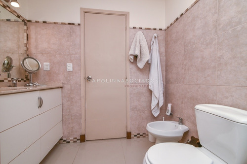 Excelente Apartamento De Tres Dormitorios Frente Al Mar - Punta Del Este- Ref: 2701