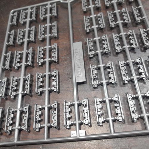 Imagem 7 de 8 de Plastimodelo Academy Esteira P/ Tanque Tiger 1 Escala 1:35