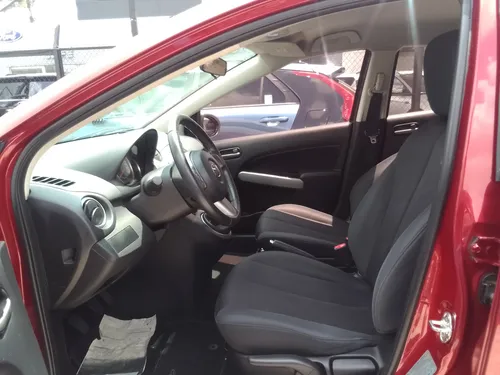 Mazda 2 Hb Mt - 2015