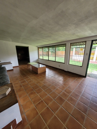 Se Vende Impecable Casa En La Urbanizacion La Entrada Ii