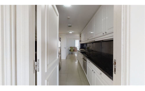 Venta 3 Amb C/dep Y Cochera Chateau Puerto Madero