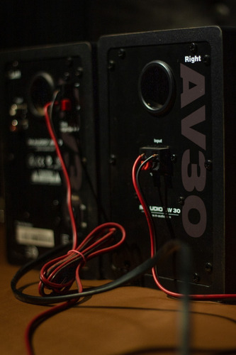 Monitor De Áudio M-audio Av30 (par)