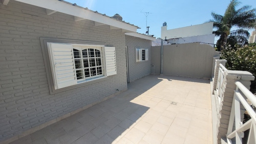 Casa 3 Ambientes Sobre Lote De 8 X 11 Con Garaje, Patio Y Balcon Terraza