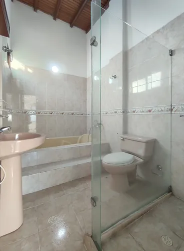 Casa En Arriendo En Via Club Tennis. Cod A30262