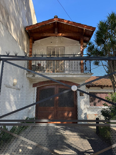 Vende Chalet Sobre 3 Lotes 450 M2. Excelente Para Inversor Salida A 2 Calles