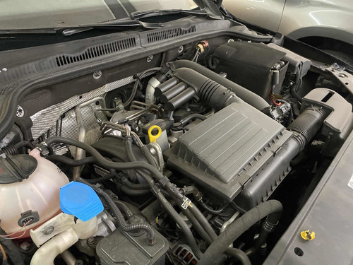 Imagen 11 de 13 de Volkswagen Vento 2017 1.4 Comfortline 150cv At