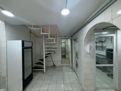 Local De Comida Equipado 230 M2 Últiles