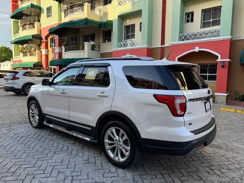 Ford Explorer Xlt 4*2 Tres Filas De Asientos Año 2019